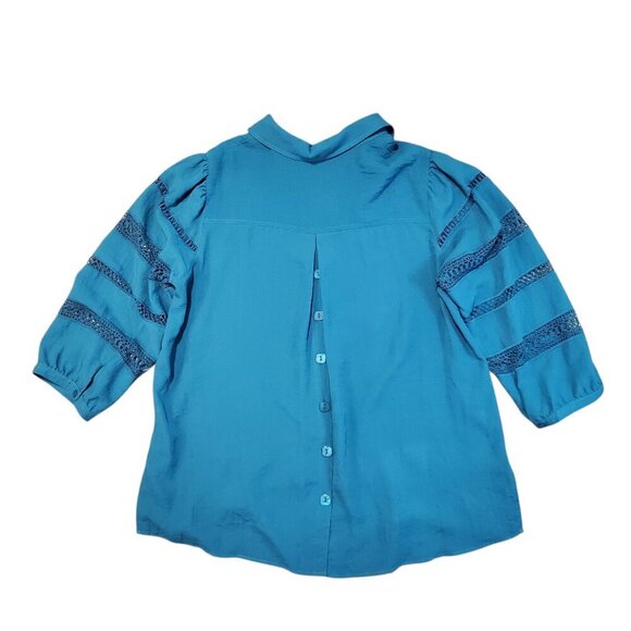 NWT John Mark Flowy Blue Panel Lace Collared Button Front Blouse - 1X - Picture 2 of 9